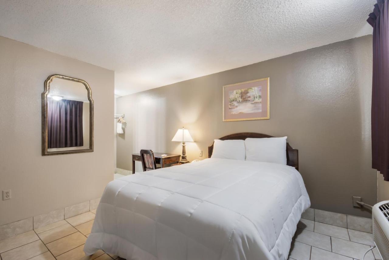 Americas Best Value Inn Woodward At 8Th St Zewnętrze zdjęcie