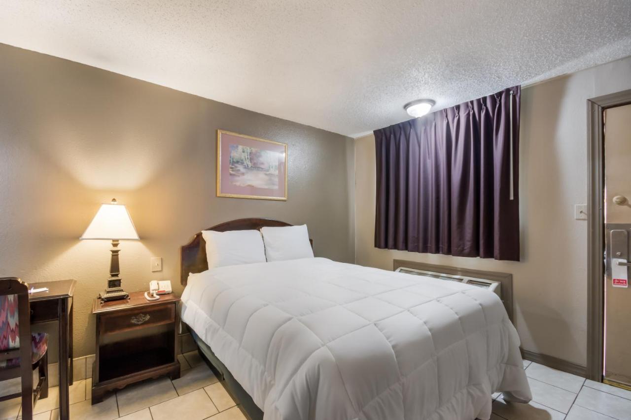 Americas Best Value Inn Woodward At 8Th St Zewnętrze zdjęcie