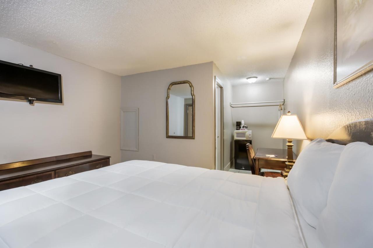 Americas Best Value Inn Woodward At 8Th St Zewnętrze zdjęcie