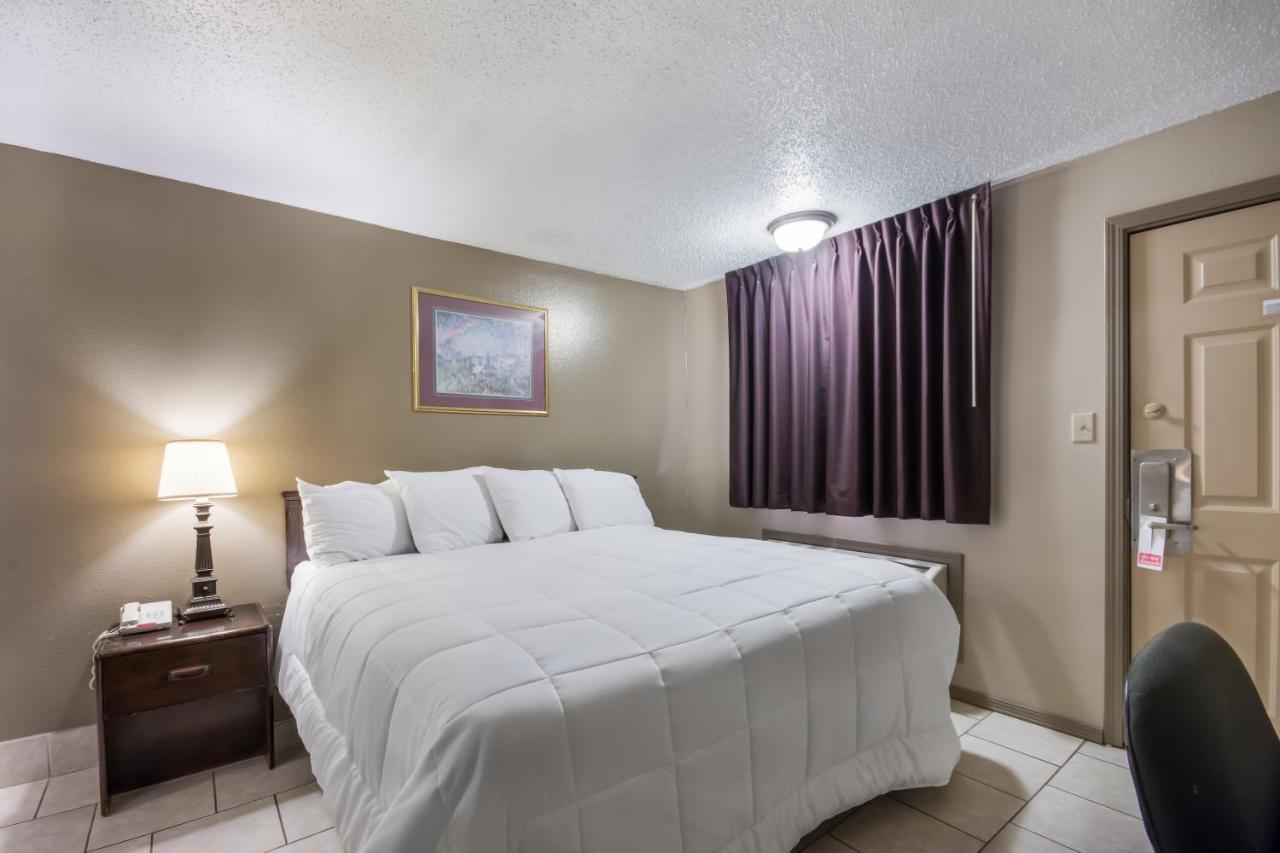 Americas Best Value Inn Woodward At 8Th St Zewnętrze zdjęcie