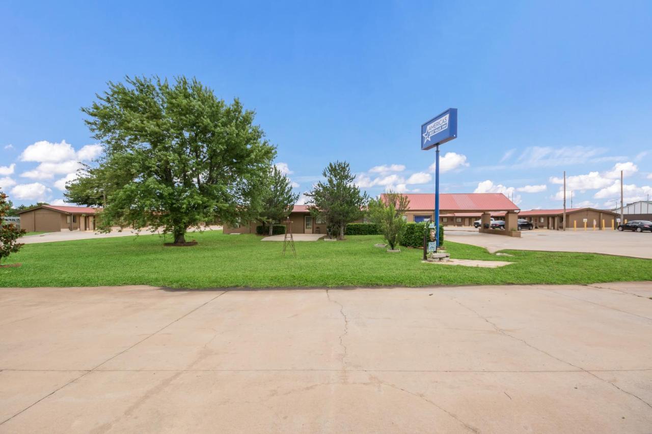 Americas Best Value Inn Woodward At 8Th St Zewnętrze zdjęcie