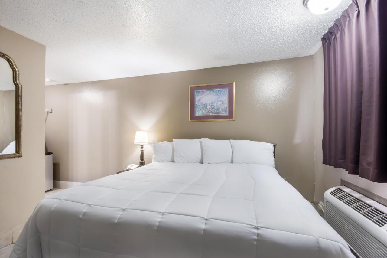 Americas Best Value Inn Woodward At 8Th St Zewnętrze zdjęcie