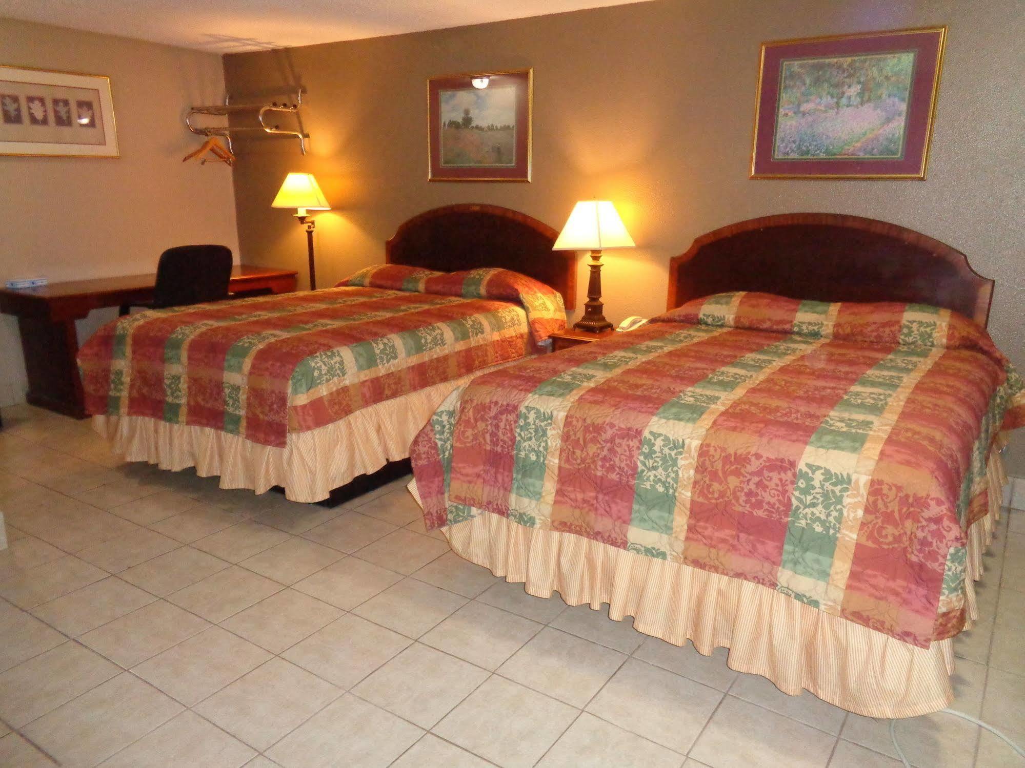 Americas Best Value Inn Woodward At 8Th St Zewnętrze zdjęcie
