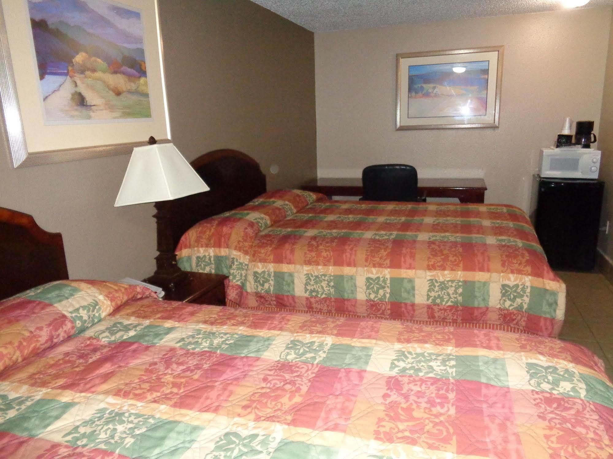 Americas Best Value Inn Woodward At 8Th St Zewnętrze zdjęcie
