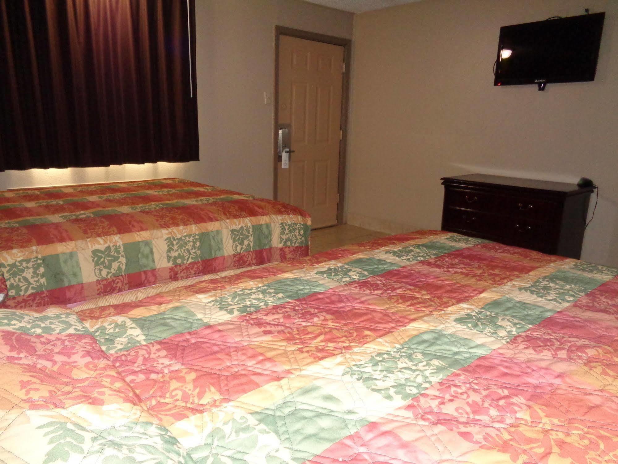 Americas Best Value Inn Woodward At 8Th St Zewnętrze zdjęcie