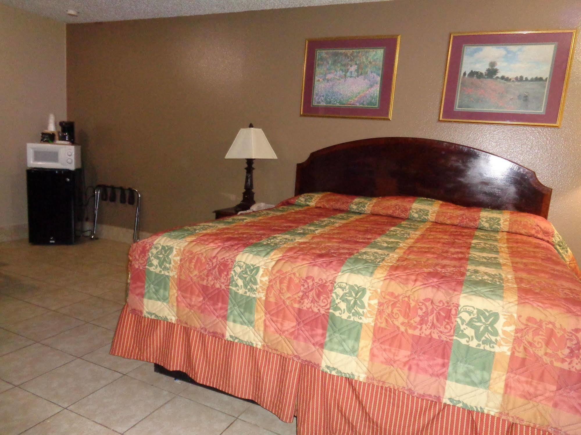 Americas Best Value Inn Woodward At 8Th St Zewnętrze zdjęcie