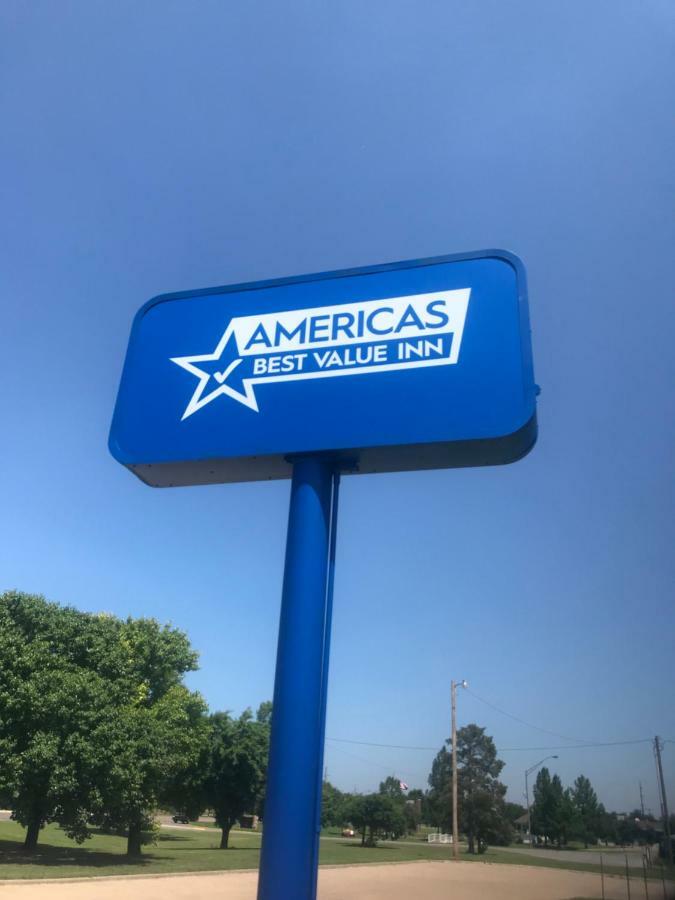 Americas Best Value Inn Woodward At 8Th St Zewnętrze zdjęcie